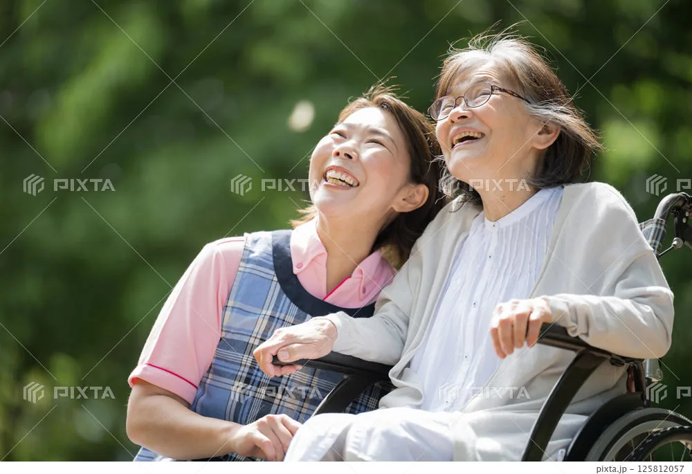 笑顔の高齢の方々